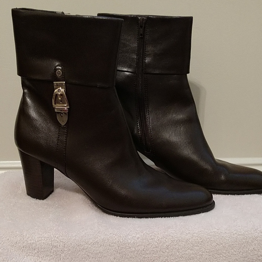 NWOT ETIENNE AIGNER "Kindered" ankle boots 9.5